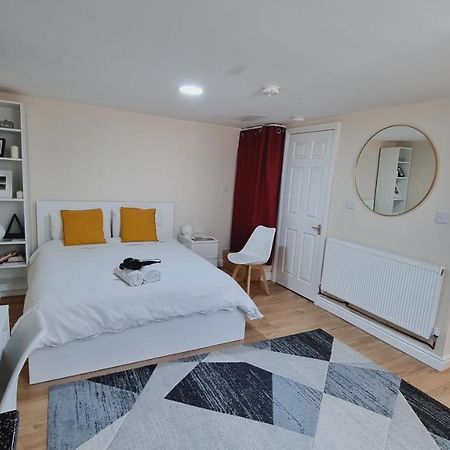 Lovely Studio-Flat With Free Parking, Free Wifi. Лийдс Екстериор снимка