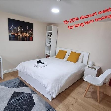 Lovely Studio-Flat With Free Parking, Free Wifi. Лийдс Екстериор снимка