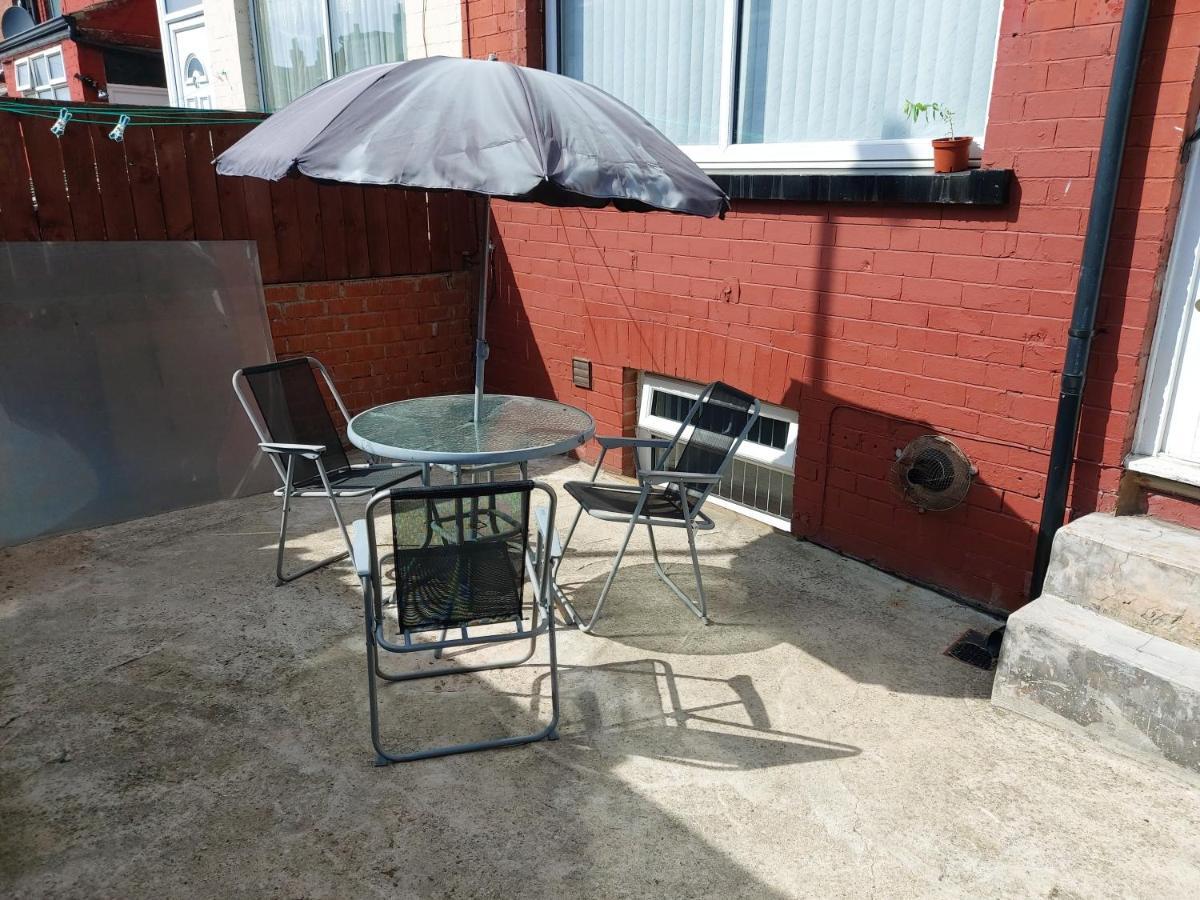 Lovely Studio-Flat With Free Parking, Free Wifi. Лийдс Екстериор снимка