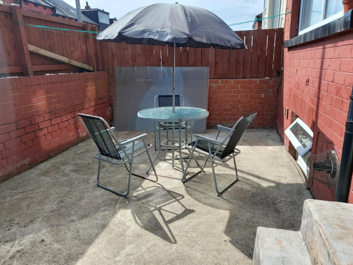 Lovely Studio-Flat With Free Parking, Free Wifi. Лийдс Екстериор снимка