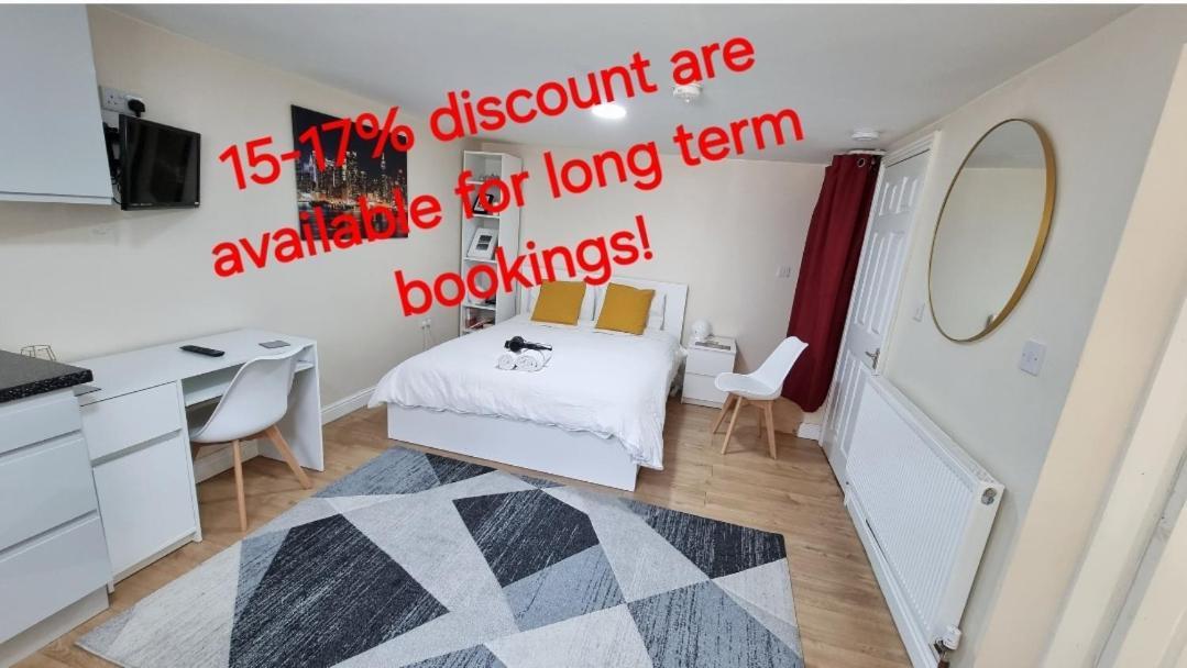 Lovely Studio-Flat With Free Parking, Free Wifi. Лийдс Екстериор снимка